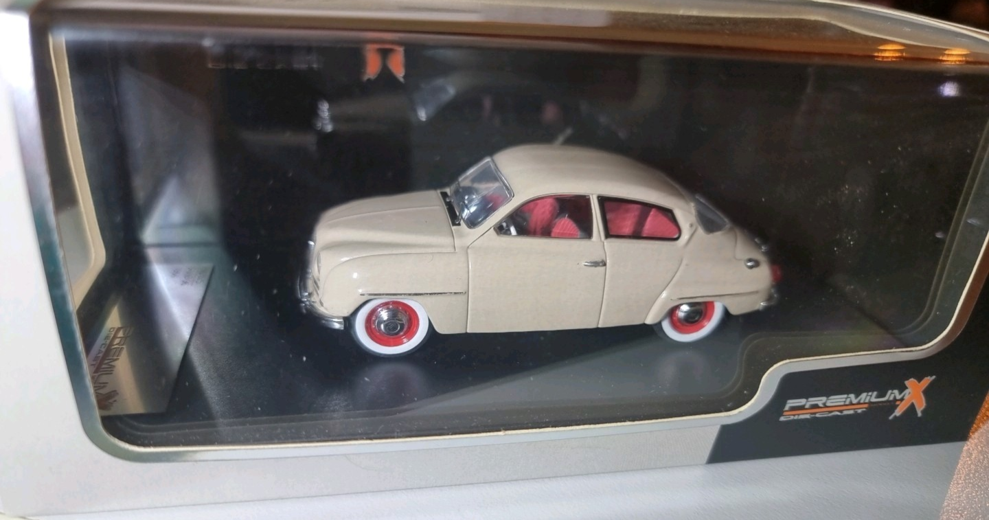 Saab 96 GT Limousine 1964 beige – 1:43 Modellauto – Sammlerstück